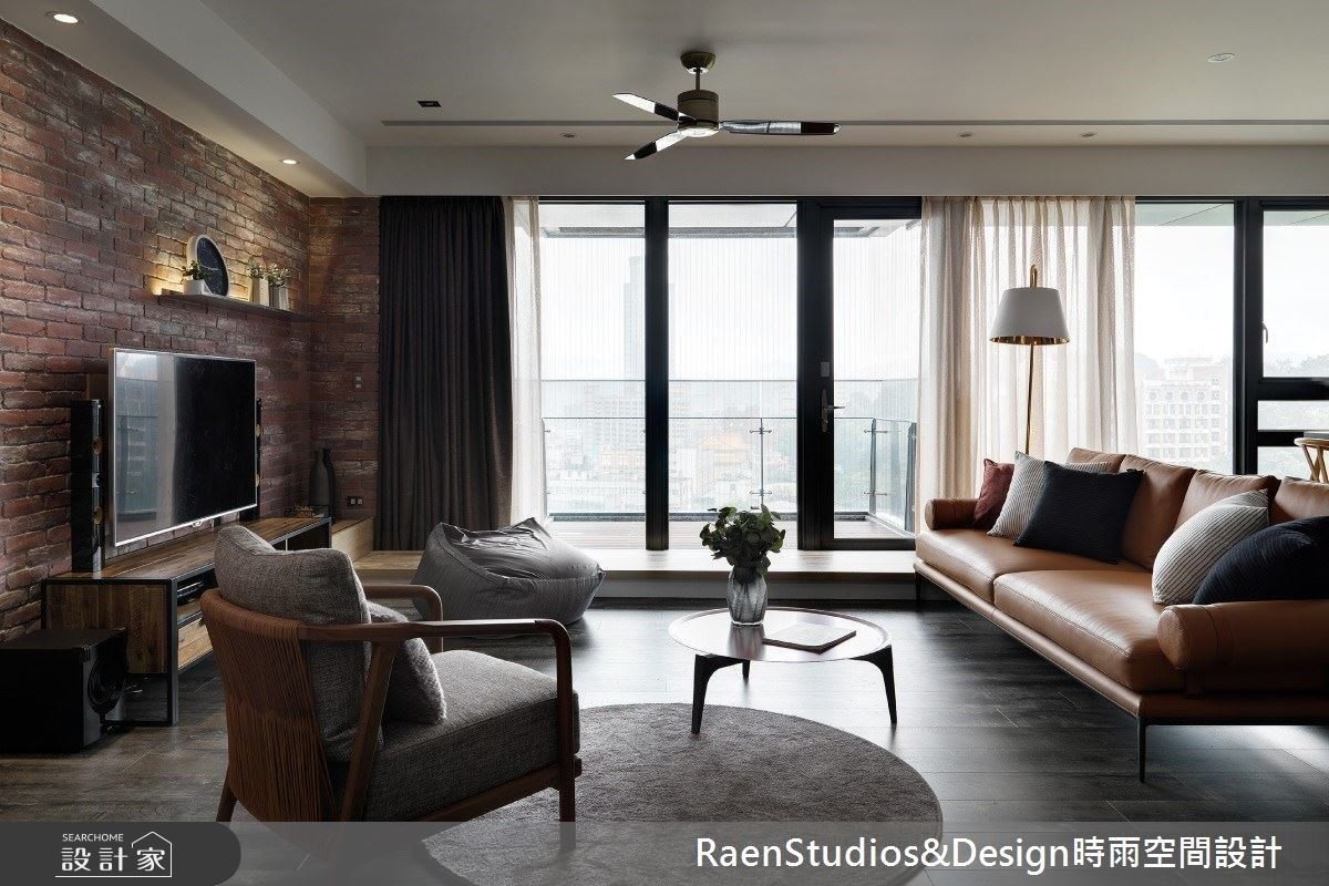 啟動醫師夫妻的美式探險！中古屋蛻變森林小屋，紅磚、橡木共築戶外想像