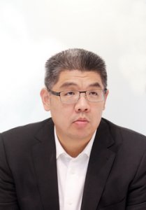 住豪宅、開名車　申報總值僅一億餘元