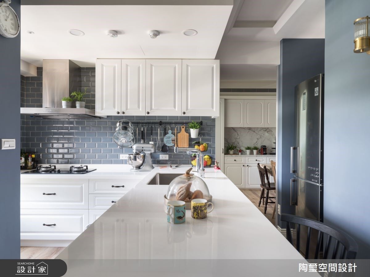 18 坪優雅率性美式新婚宅，開放式中島廚房、專屬更衣室通通有