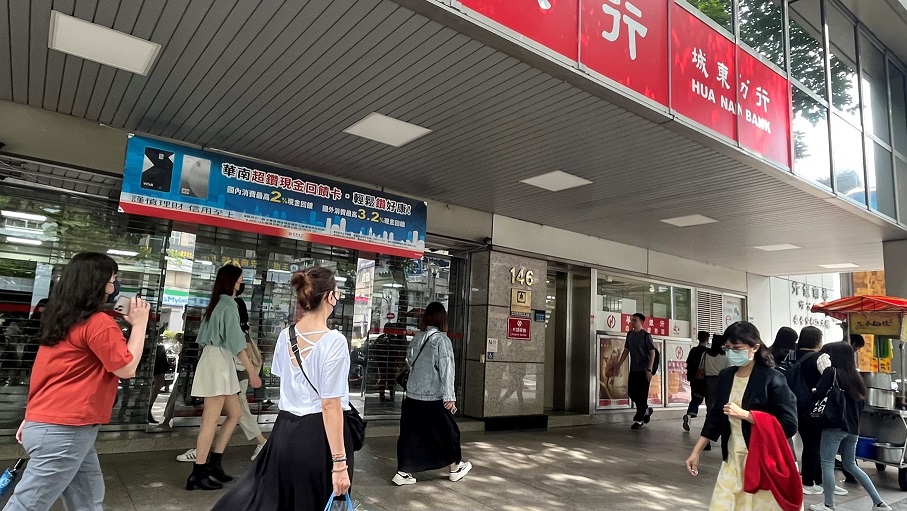 單身公務員買房 糾結2優貸方案 網一面倒：靠政府不如靠自己