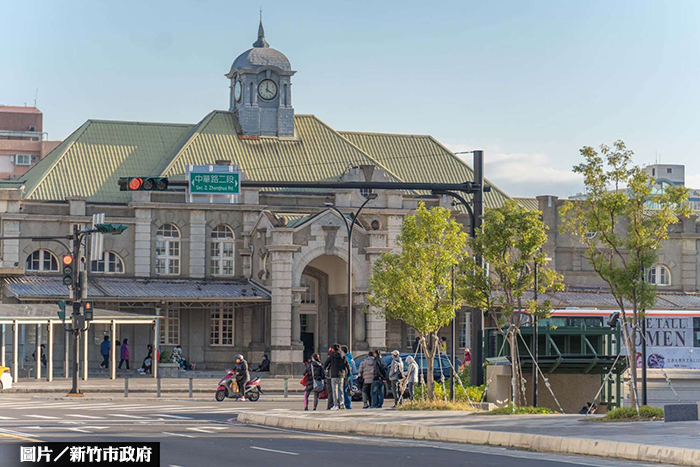 友善行人 竹市交通號誌共桿