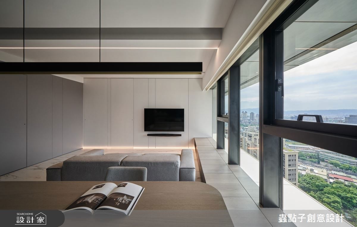 板橋25坪景觀宅，以設計定格綠景與光影流動，用隱藏收納、中島吧台、療...