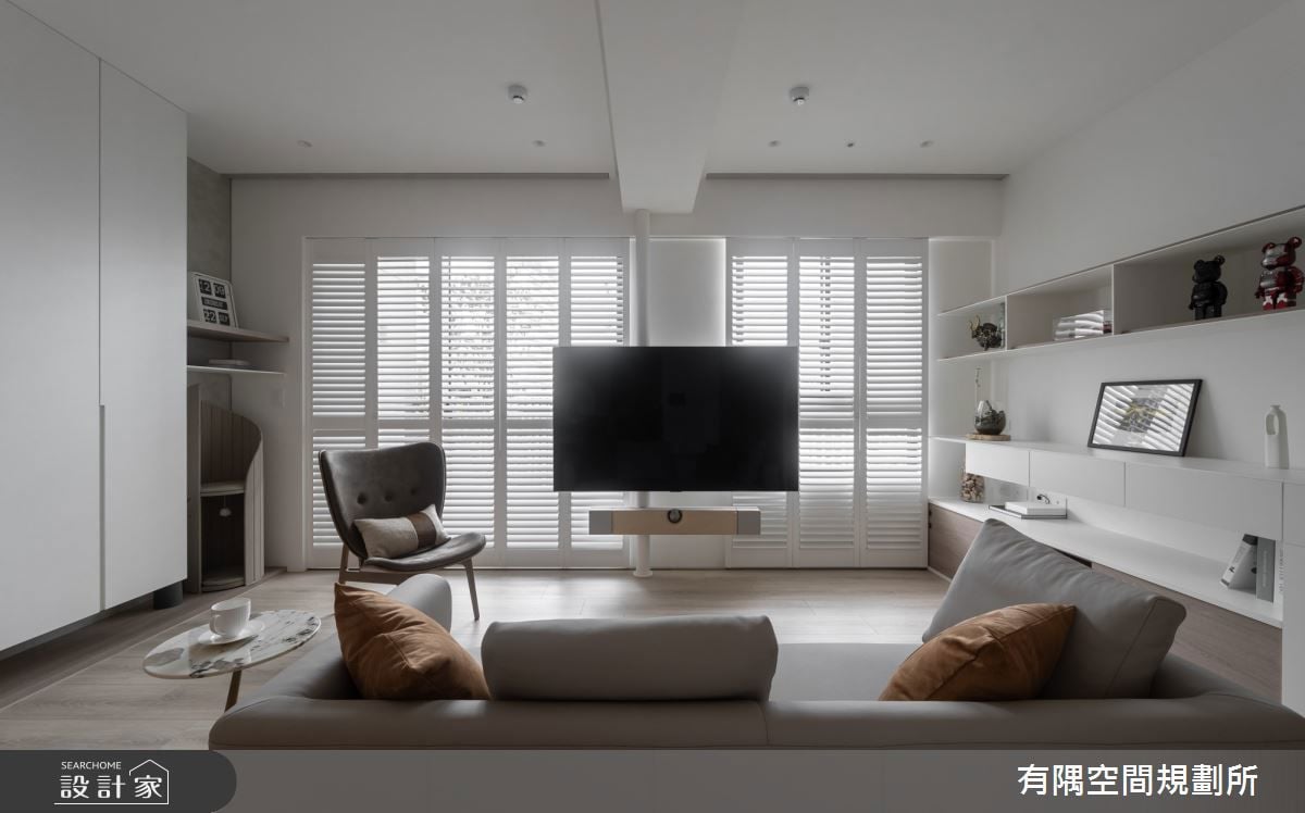 捨一房、轉一牆！陽台光影重塑 19.8 坪生活秩序，實現新婚夫妻對收藏公...