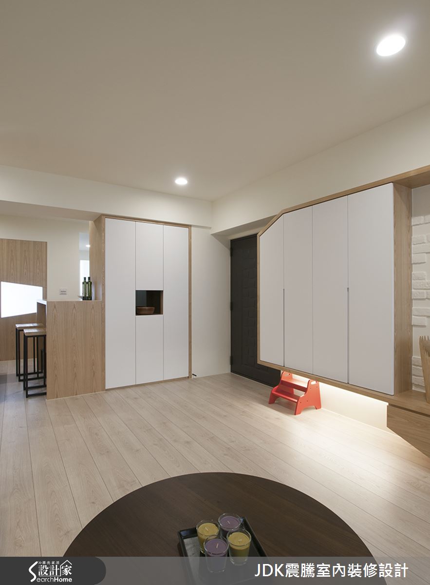 老屋情牽一家 6 口  敘述同堂 4 代的陽光故事