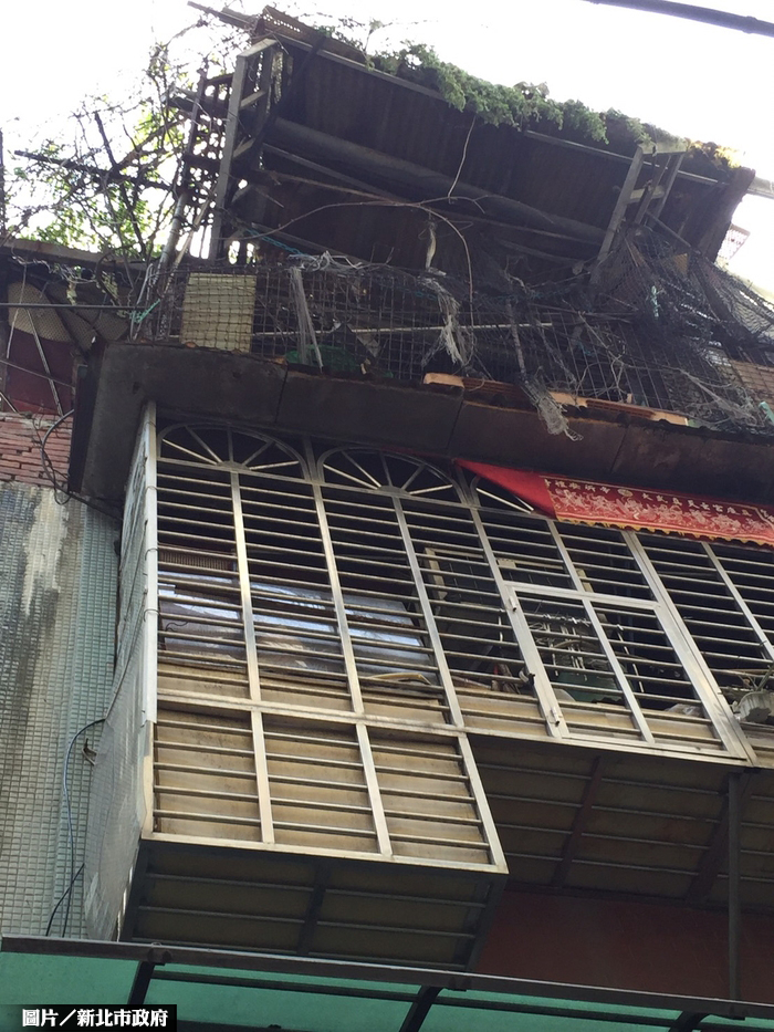 搖搖欲墜違建　想拆卻要全民買單