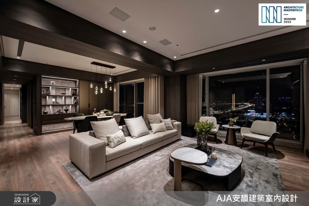 飽覽七期夜景、勇奪AMP殊榮！細膩刻畫材質詮釋豪宅美學，展現室內空間與...