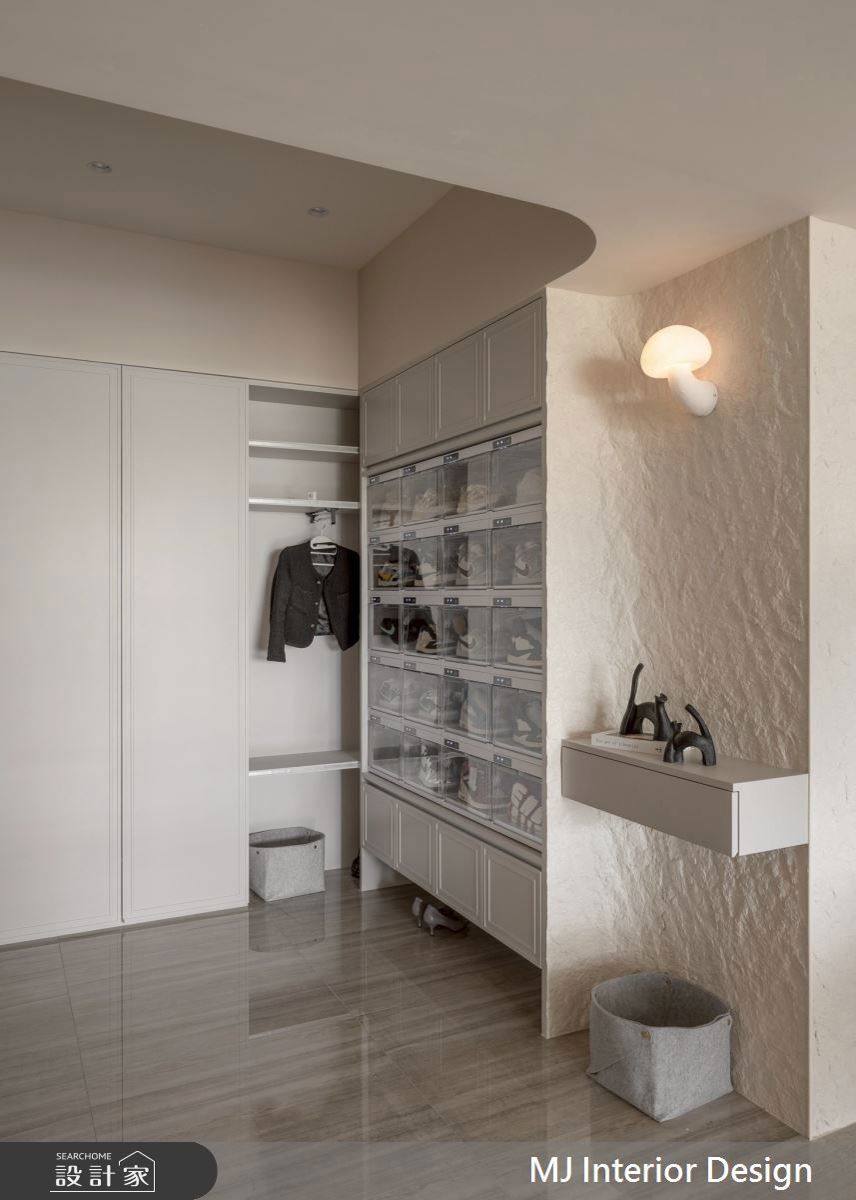 〔開箱影片〕42坪高質感輕奢混搭宅，海量收納滿足興趣富翁的收藏需求，...