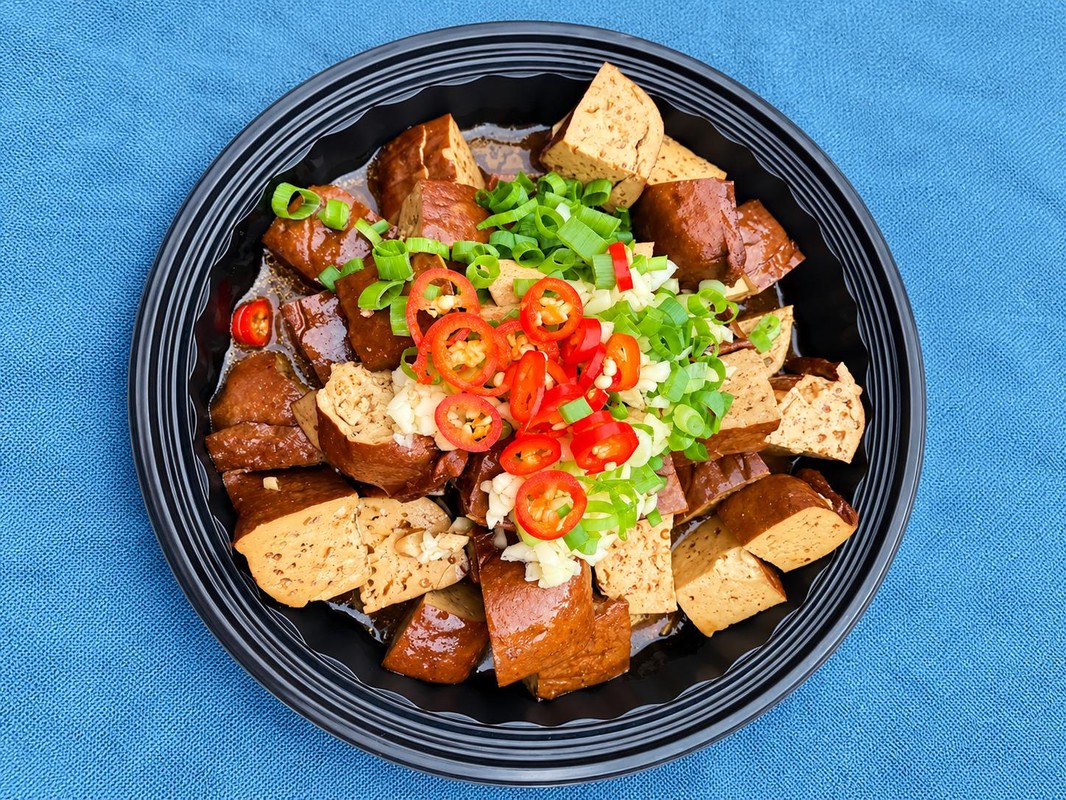 台中豐原蒜香豆干從小攤做起!餐廳轉型賣豆干 一張摺疊桌做到跨區加盟