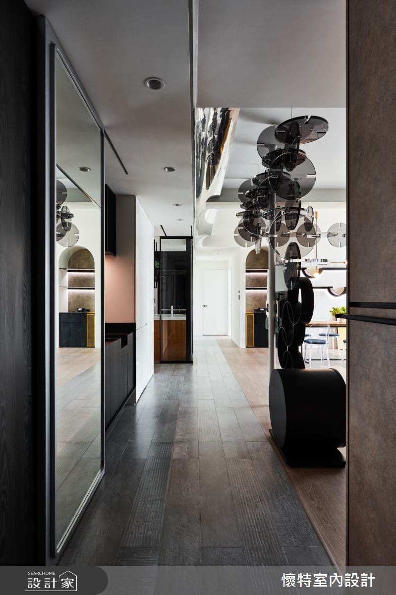 獻給每個孩子王！住進有著創意天花板的現代風居家