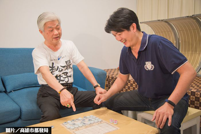 高市「老青共居」 3箭齊發