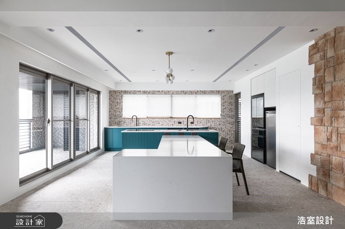 有貓有狗的家庭就用耐刮材質！40 坪中古屋化身寬敞日光混搭宅