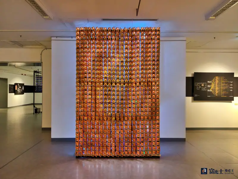 本次展覽集結17組真實進行中的建築實踐提案,由成功大學建築學系師生攜手業界建築師共同策動,並跨校串聯多所學校。(圖/記者蘇茵慧) 本次展覽集結17組真實進行中的建築實踐提案,由成功大學建築學系師生攜手業界建築師共同策動,並跨校串聯多所學校。(圖/記者蘇茵慧)