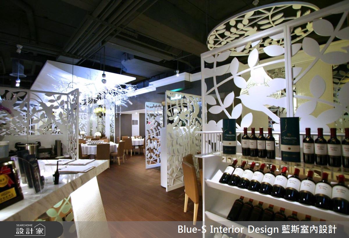 青花瓷、花鳥語彙浪漫共伴  180 坪時尚東方宴飲新美學