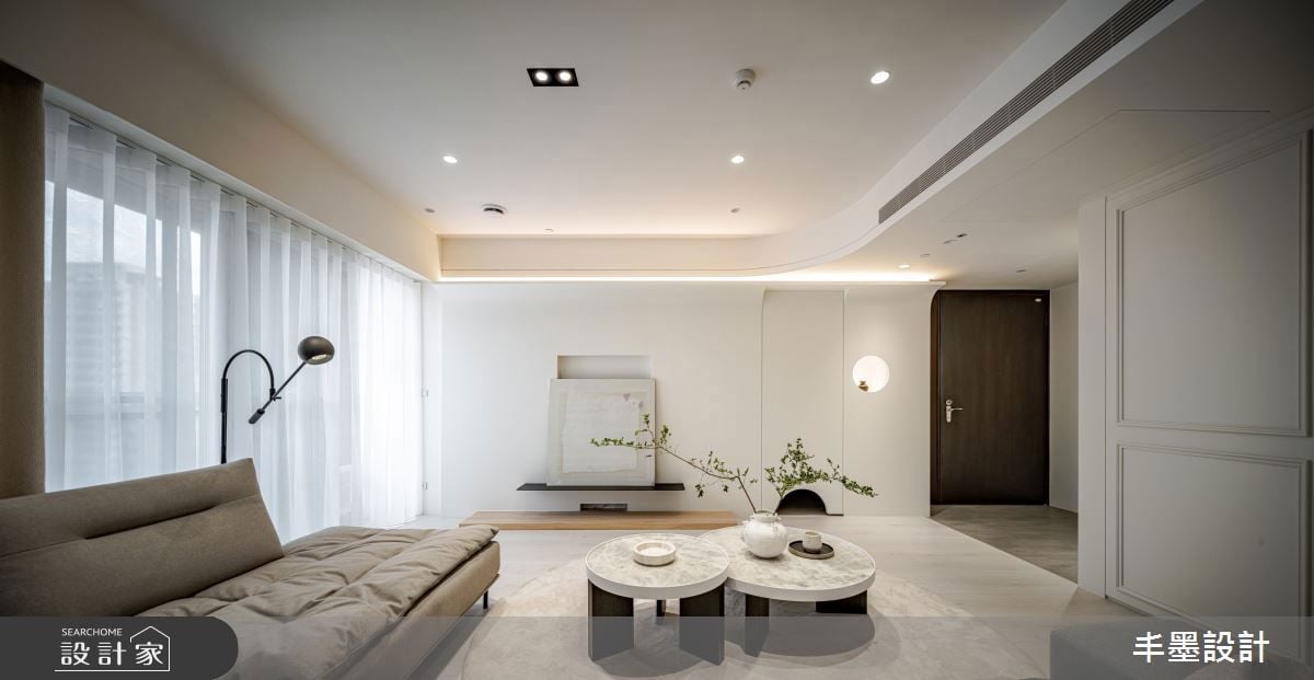 純白基底化為光影畫布，37坪混搭宅烘托溫暖沉靜日常
