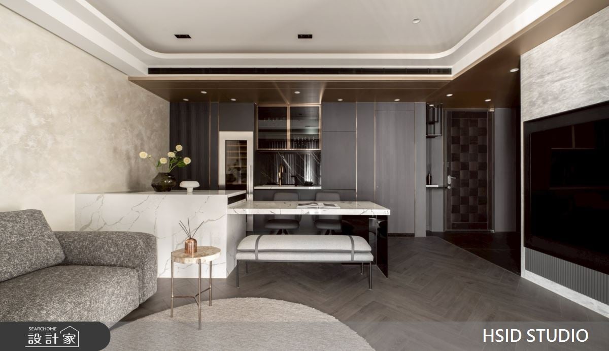30坪老屋結合中島餐桌與深色系美學，翻新成現代紳士風高級感居家