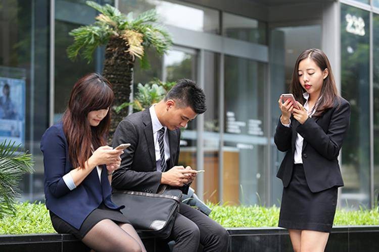 台灣人盯手機時間全球最長 給眼忙族的護眼20招