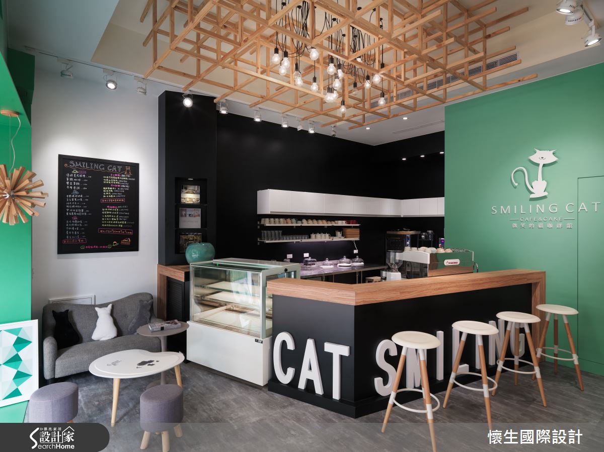 享受清新甜點時光 貓咪也微笑的幸福滋味