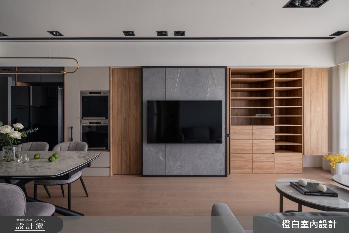 26 坪混搭宅 3+1 房機能拉滿！活動電視牆藏海量收納，中島廚房機能升級...
