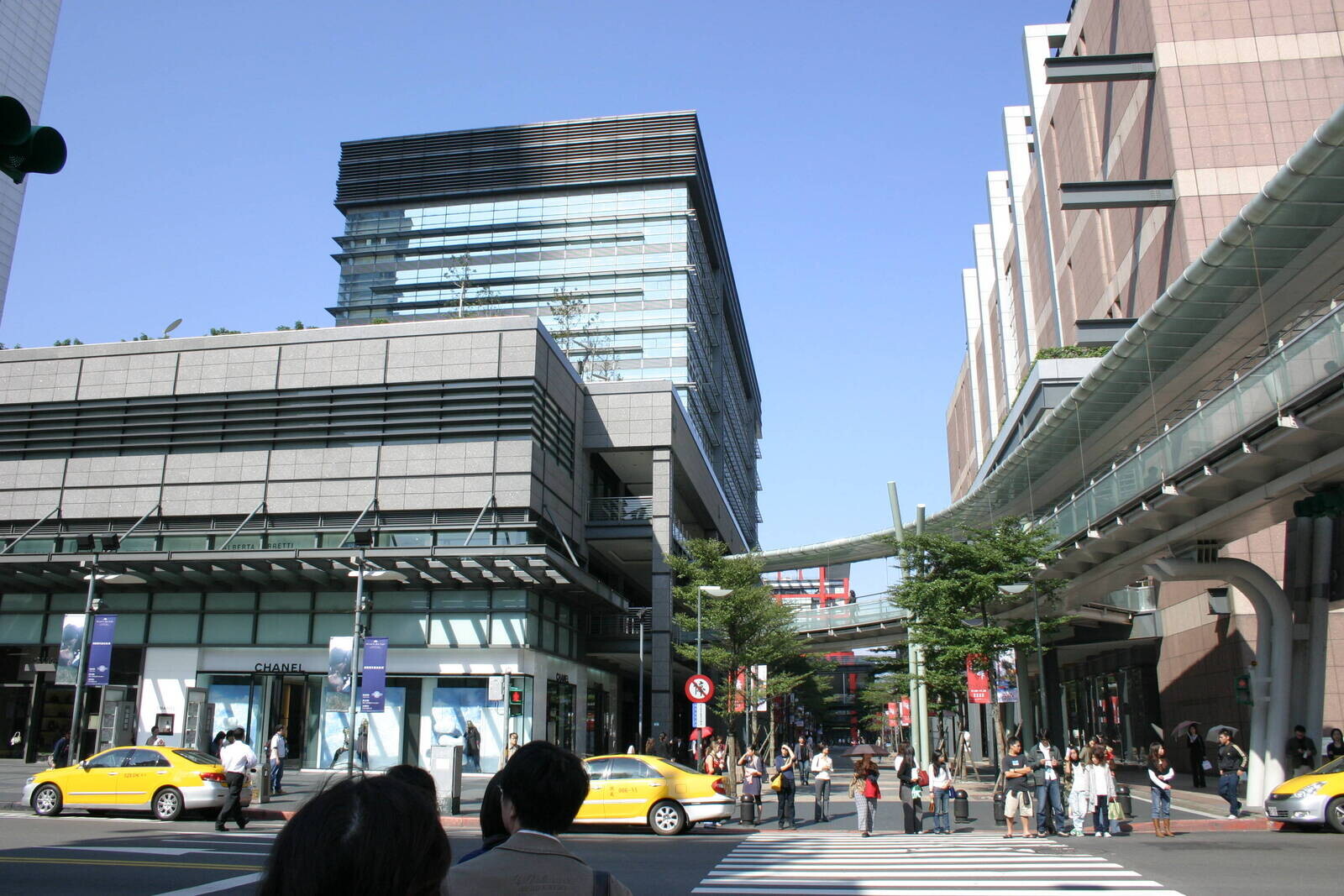 疫後民生經濟復甦、消費動能回穩，餐飲、零售業者已著手布局2023新的一年新店開幕計畫。（信義全球資產提供）