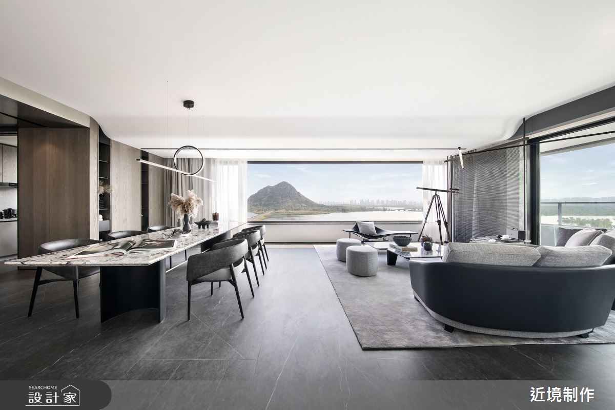 天邊山水映成家中一幅畫！沉靜而美好黑白灰背景，讓木質與光源書寫溫潤人文