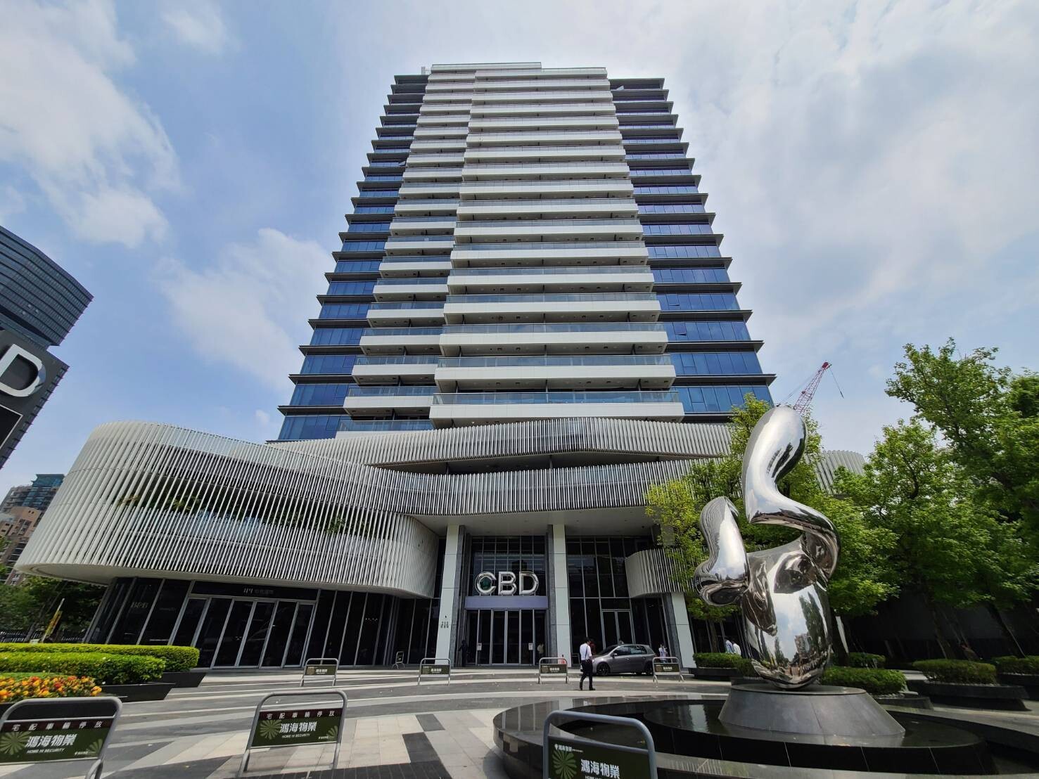 台中市為台商回流重點區域、豐富發展題材持續磁吸外來人口與企業，從台中市經發局統計可看到台中新設立公司家數逐年增加，包含科技業、金融業、各專業服務...