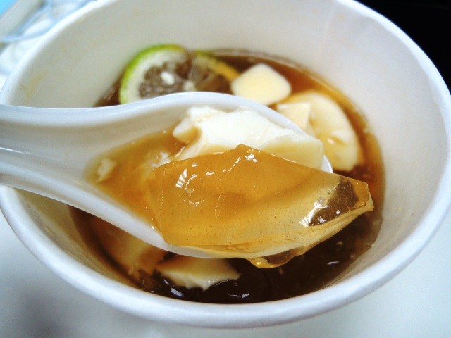 豪宅區中平實山水伯豆花