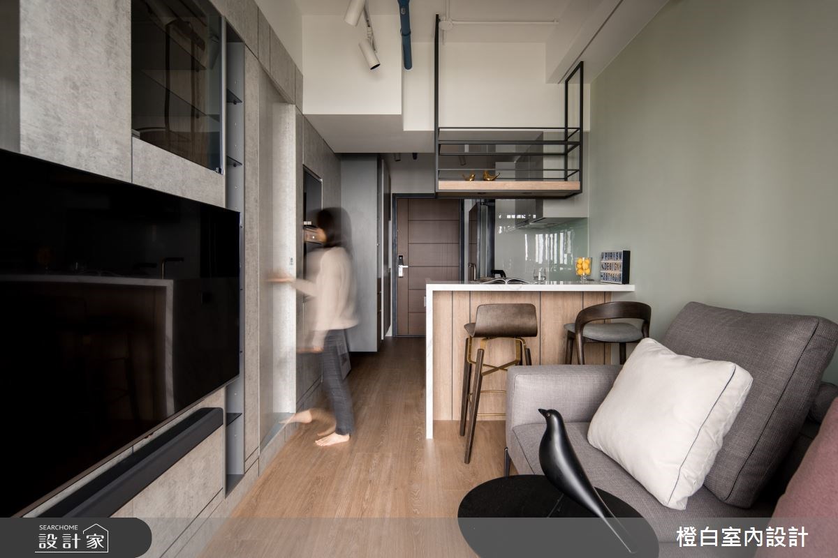 悠遊溫馨兩人生活！開放廚房、家事間，13 坪小宅舒適成家！