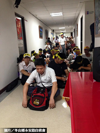 拓寬道路太瞎　冬山居民抗議強徵土地