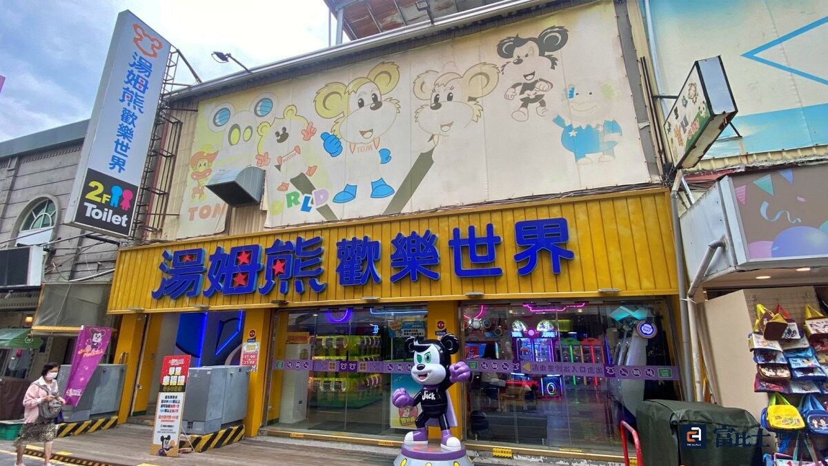 中正路239號地址共三筆地號,從中正路到國華街三角窗地段都屬之,因此二樓有雙出入口。(圖/熱血玩台南提供) 中正路239號地址共三筆地號,從中正路到國華街三角窗地段都屬之,因此二樓有雙出入口。(圖/熱血玩台南提供)