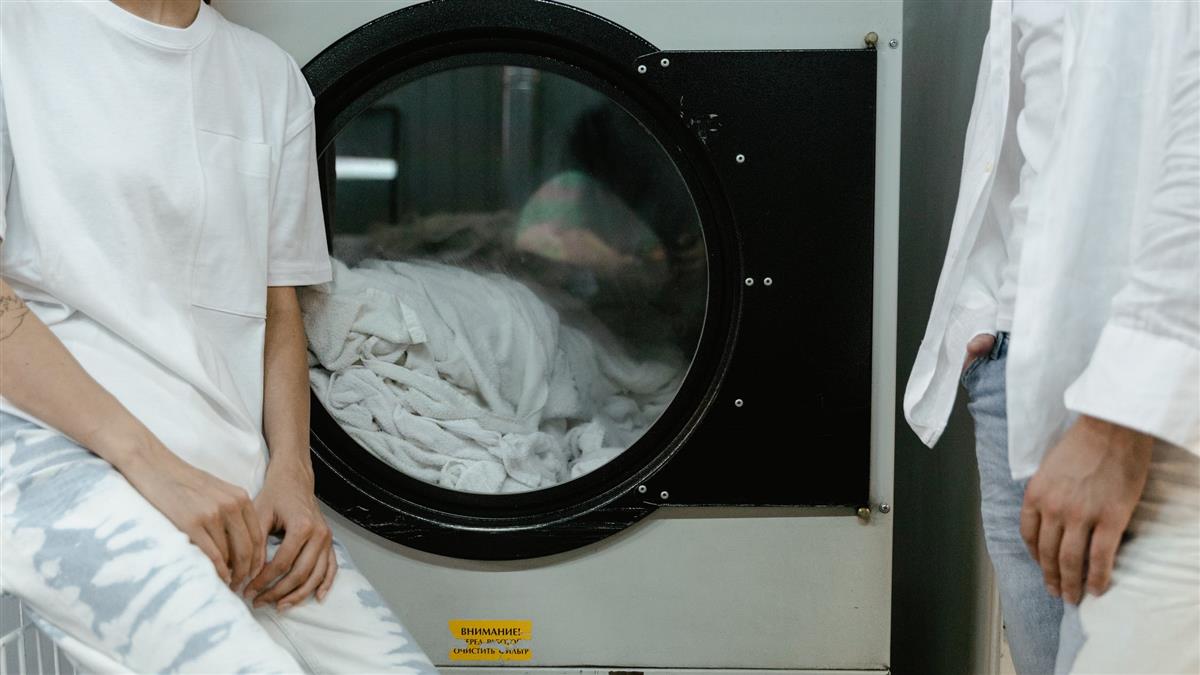 獨居小宅衣不多 買洗脫烘太浪費？專家建議「這樣做」：價格差3倍