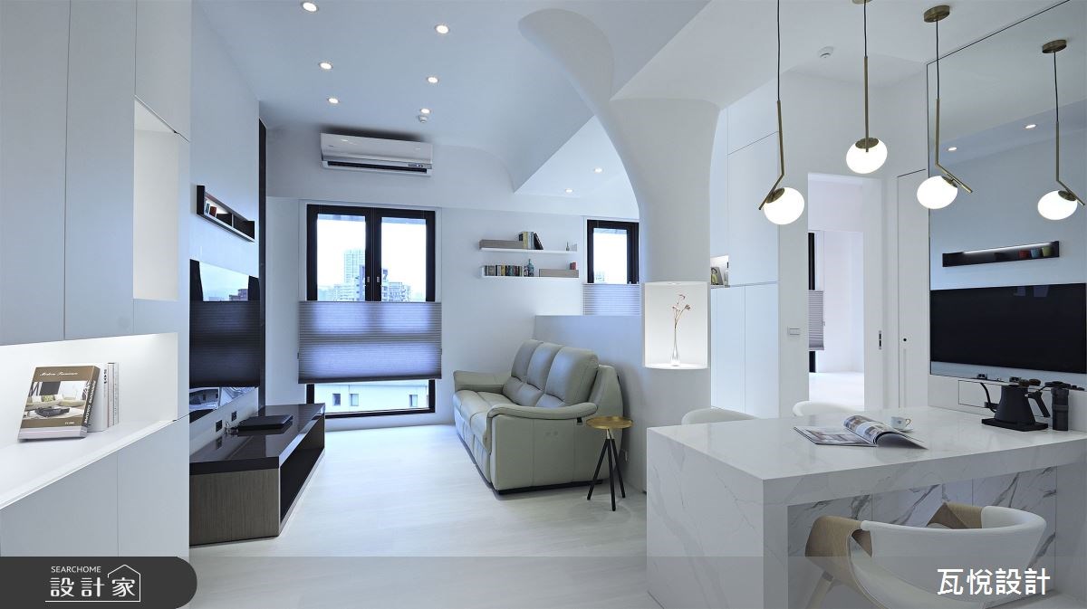 走進都會夫妻的時尚生活！15 坪潔白現代風機能宅融入曲線設計，兩房兩廳...