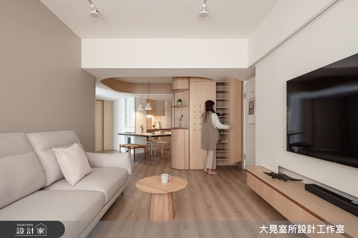 格局轉向空間連結更優越！22 坪老屋跳脫格局框架，玄關收納升級、餐廚關...