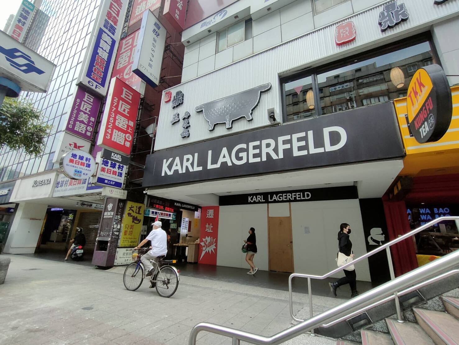 沉寂已久的東區店面，此次實價揭露出現一筆單價破萬元的租賃紀錄，今年6月有業者以每坪1.12萬元，承租忠孝東路四段店面。