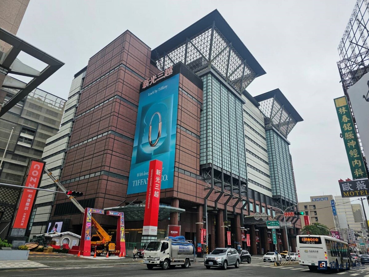 台南新光三越新天地店榮登年度「地王」寶座，而「地后」為新光三越中山店，見證商圈的轉移。（圖／記者蘇茵慧）台南新光三越新天地店榮登年度「地王」寶座，而「地后」為新光三越中山店，見證商圈的轉移。（圖／記者蘇茵慧）