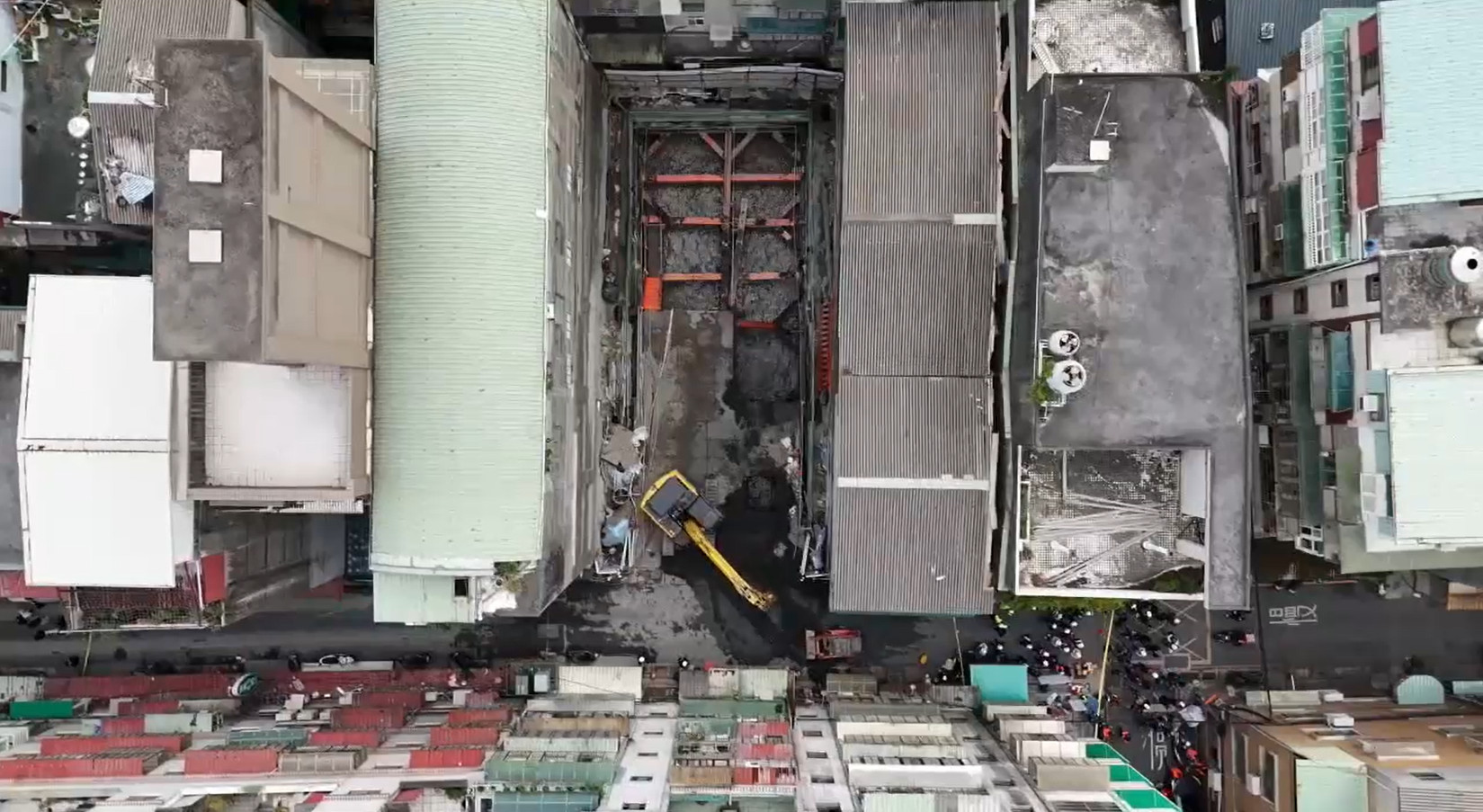 三重建案挖地基釀災 民宅傾斜龜裂 現場照片曝光