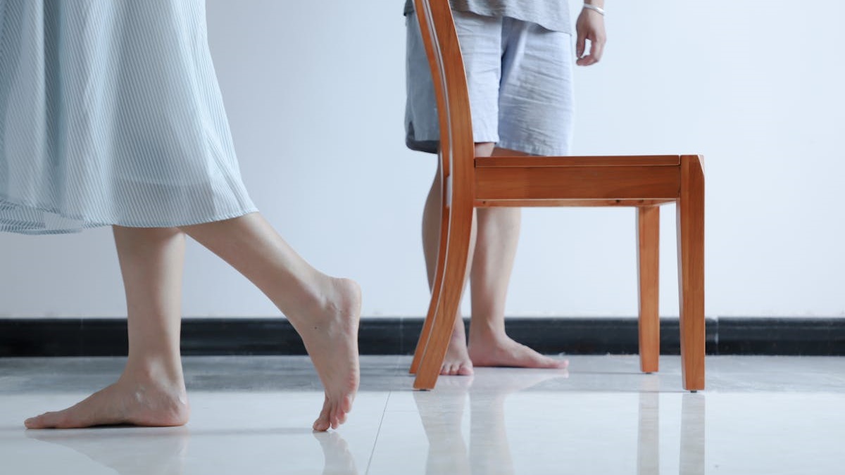 嫌腳步聲干擾！ 鄰居喊「別後跟著地」 他傻眼：要跳天鵝湖