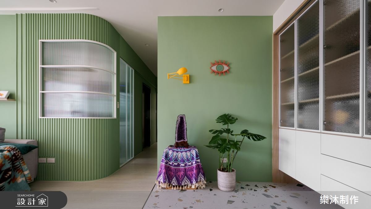 好療癒的家! 草綠色X木質感營造自然又時髦的時尚美宅