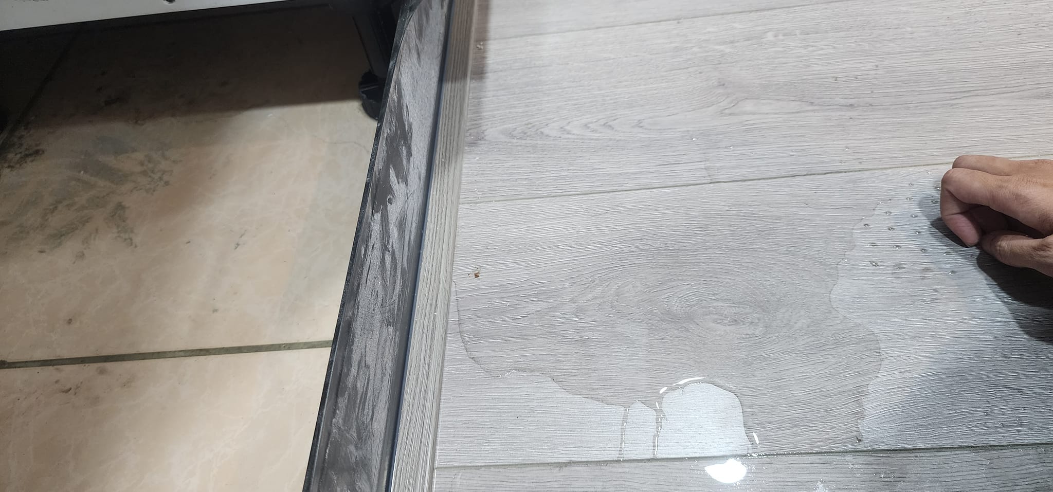 買二樓錯了嗎？幹管堵塞廚房水流滿地 他無奈：交屋一年無法入住