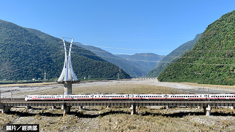 全台最美電塔誕生 矗立宜花交界