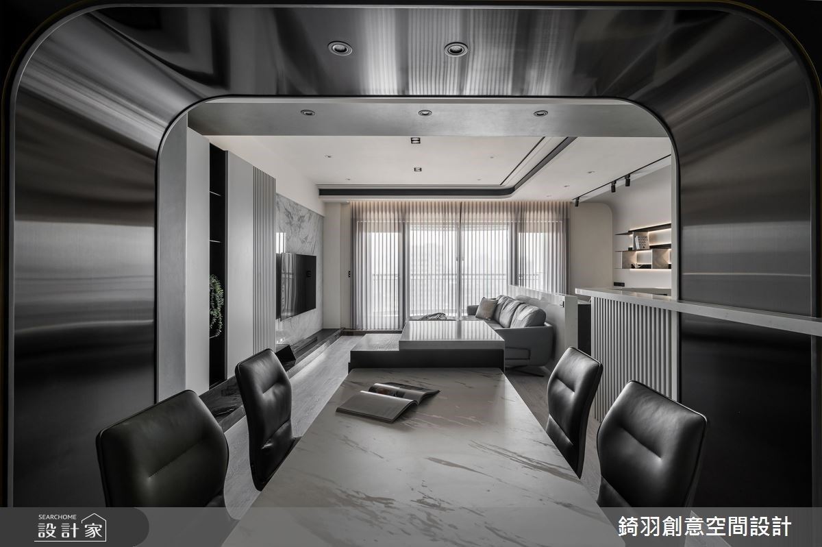 實現質感現代宅！石材電視牆、鍍鈦拱門與美型收納，交織大器人文的空間氛圍