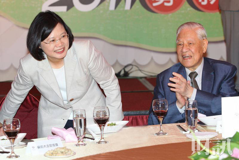 討好藍營無彩工、獨派悶鍋也炸開了⋯ 小英若再當「蔡英文」這個政權很不妙