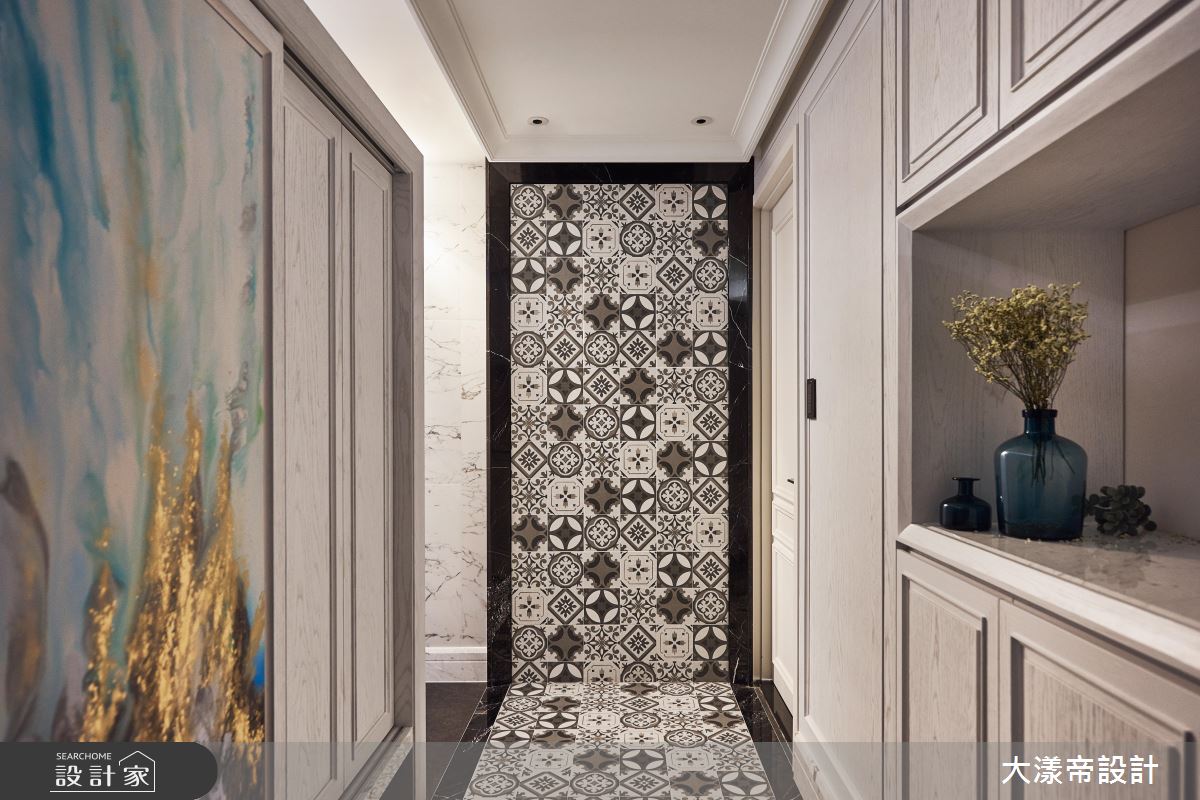 聽見潮水的優雅起伏！花磚、木百葉帶入異國既視感