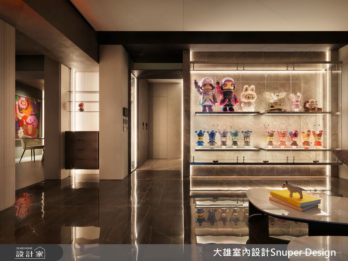 台中57坪現代風住宅設計，潮流公仔收藏與毛孩共生的家