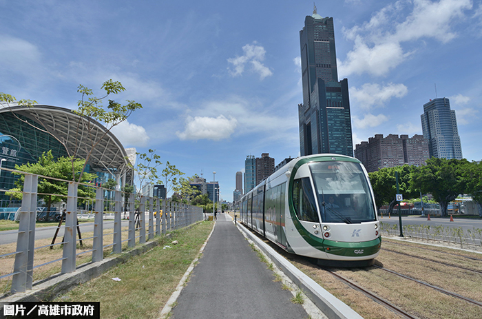 全國第一條 　高雄輕軌宣告通車！