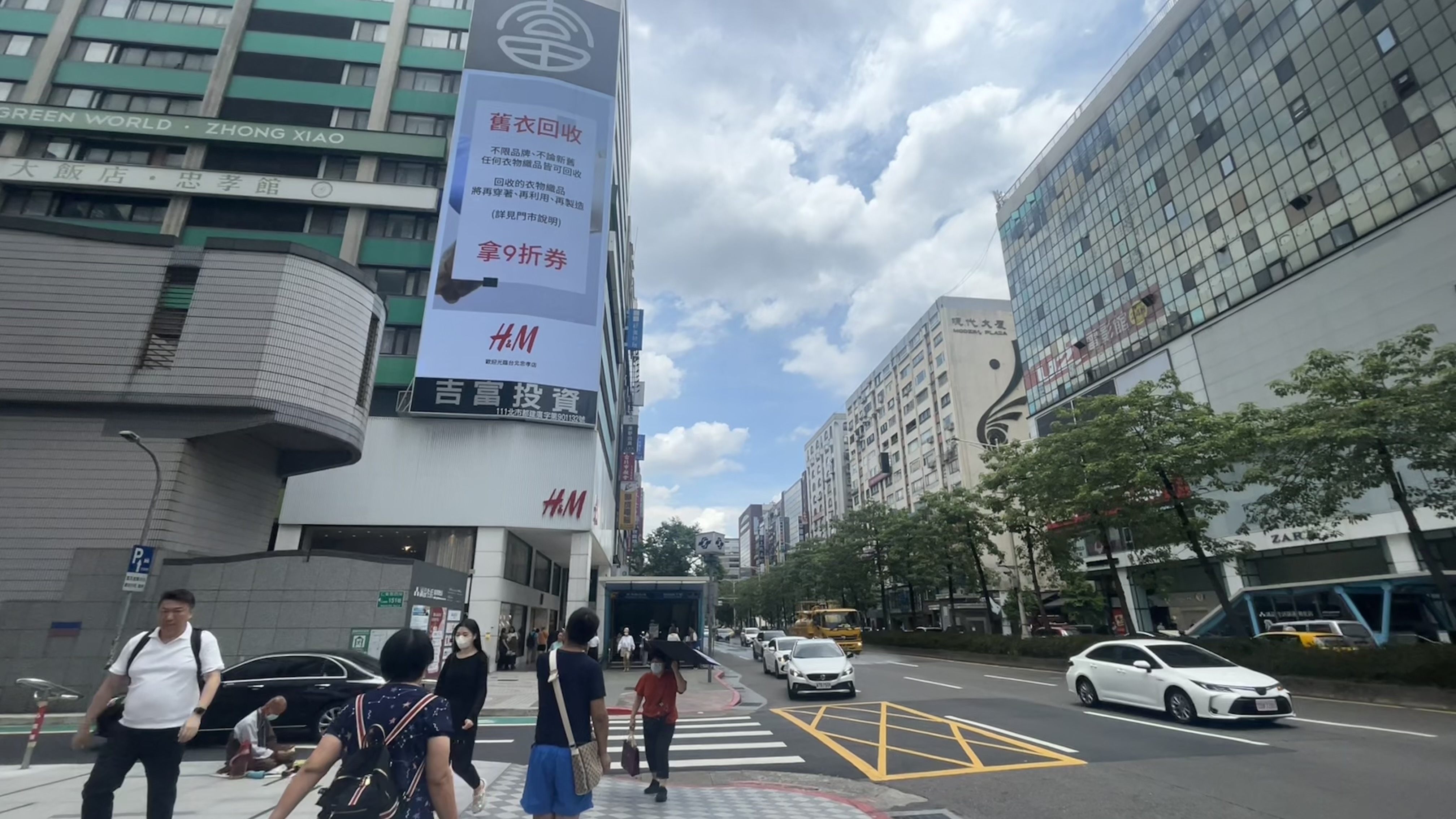 忠孝商圈一片空蕩 人勒？在地房仲激讚「這條街」：熱度掩蓋整個東區