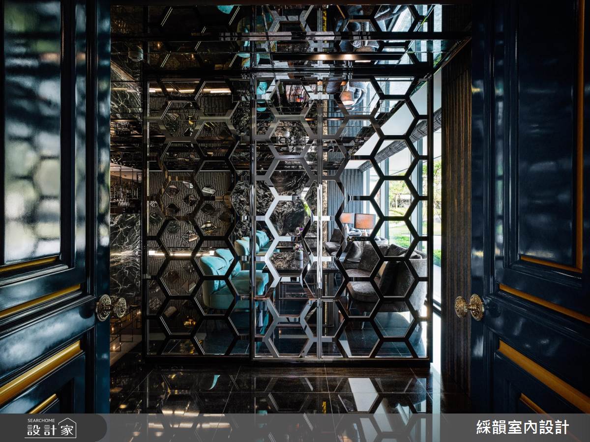 用大理石鑿砌華麗霸氣！東方宮廷夜宴等級公司會所