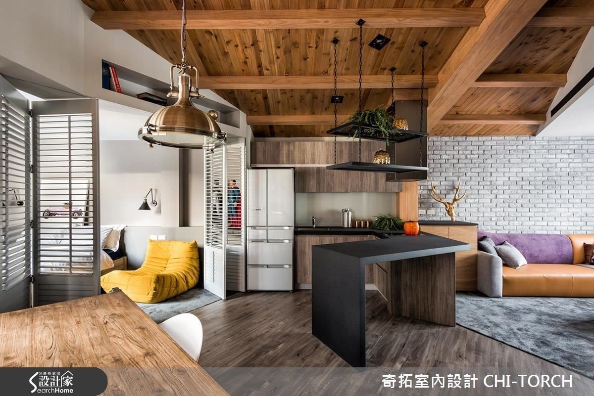 斜線設計翻玩老屋格局！Loft風格設計入住頂樓住宅，還自帶度假陽台