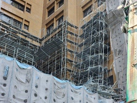 2日2起工安意外　鷹架倒塌釀工人高處墜落失去生命跡象