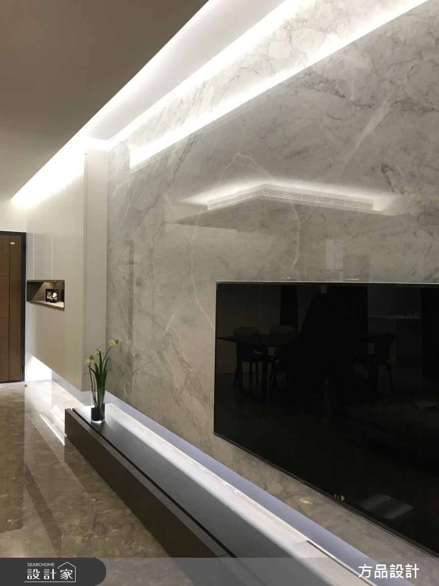 35 坪現代風時尚宅  天、地、壁與櫃體的俐落呈現