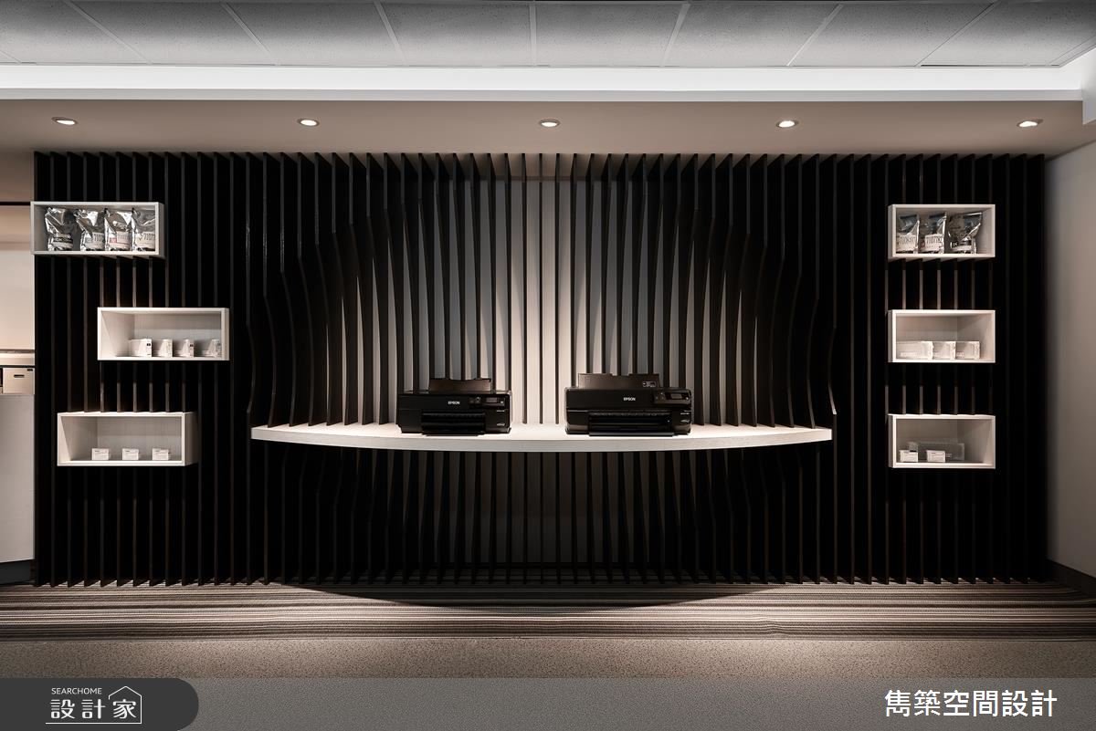 帶你走進未來場景！現代風的科技迷幻迴廊